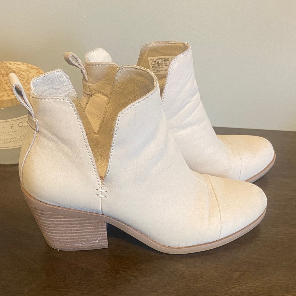 Toms Cream Leather Cutout Ankle Booties with Stacked Heel